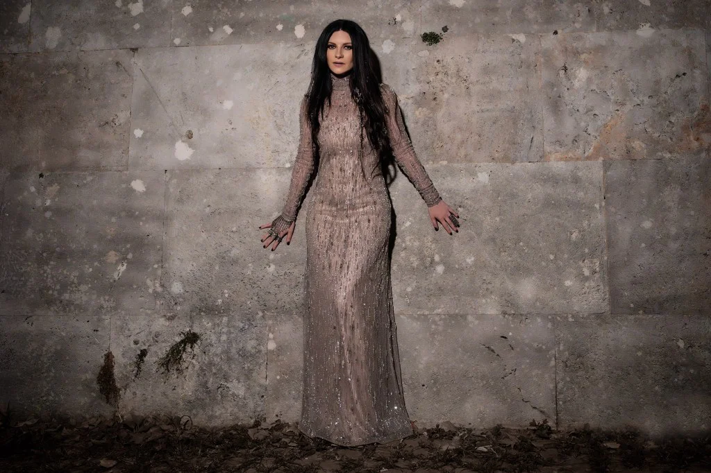 Laura-Pausini-2025-cr-Nicolas-Loretucci-billboard-1800