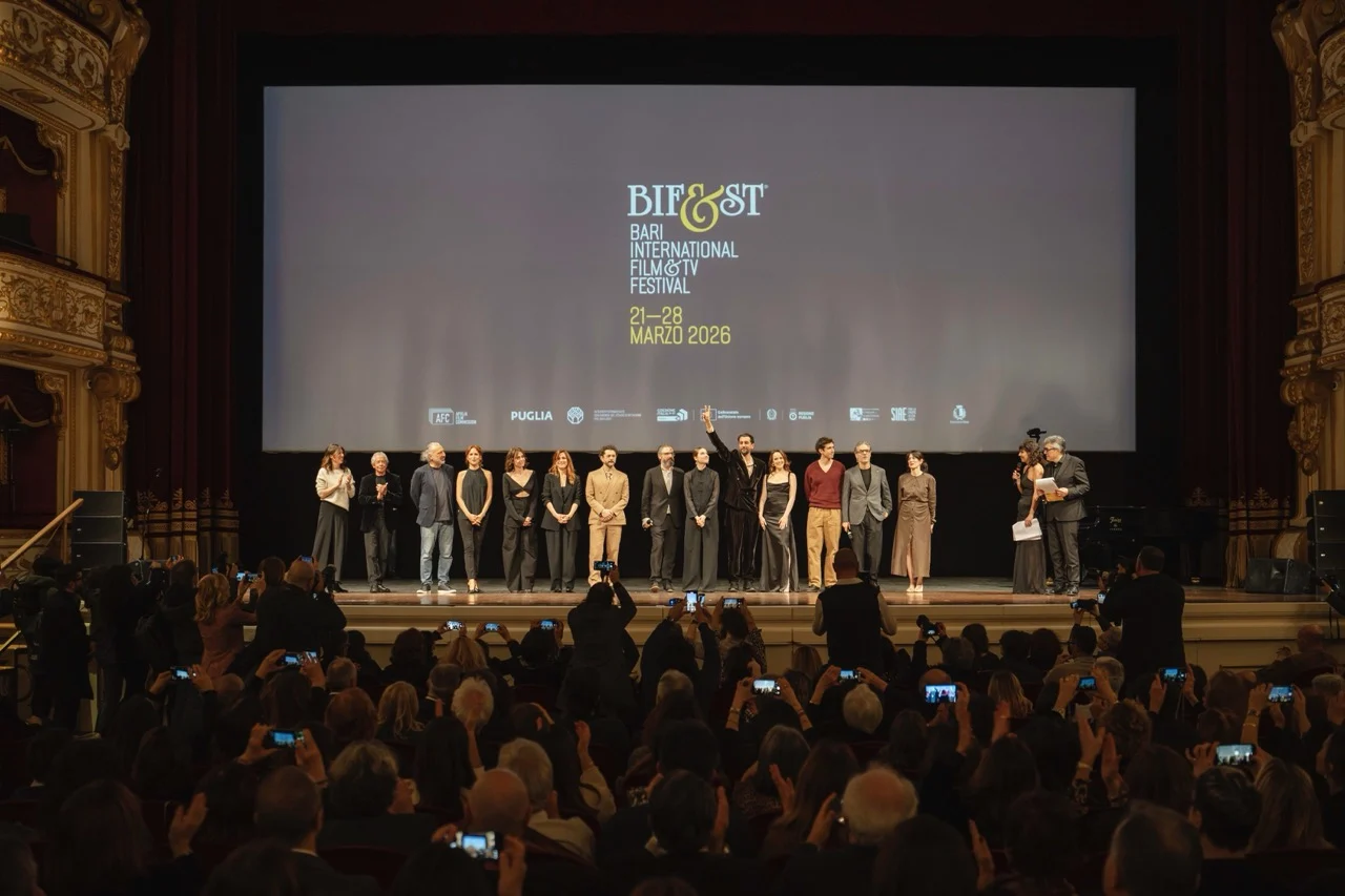 cast-il-dio-dell_amore-dimensioni-grandi